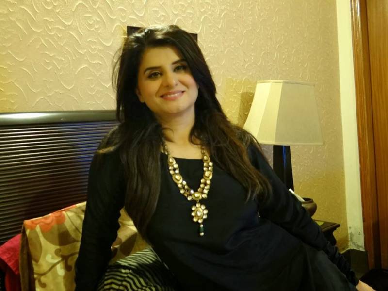 وقت اچھا چل رہا ہے، عمران شادی کرلیں: سامعہ خان