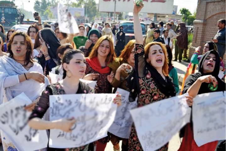 پشاور :شی میل ایسوسی ایشن کا نیو نیوز پر پابندی کیخلاف مظاہرہ 