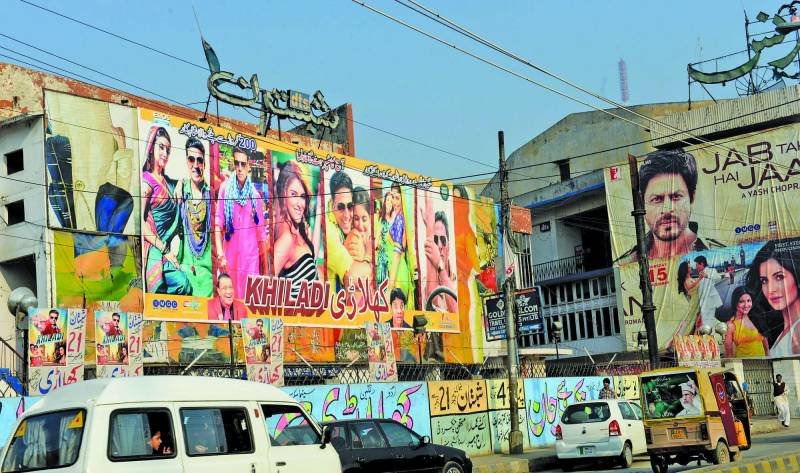 پاکستانی فلم انڈسٹری دو حصوں میں تقسیم ہو گئی
