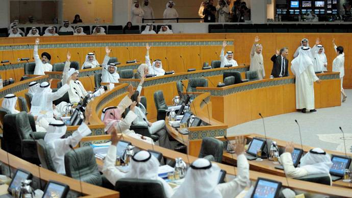 کویت میں نئی پارلیمان کے انتخاب کے بعد کابینہ مستعفی