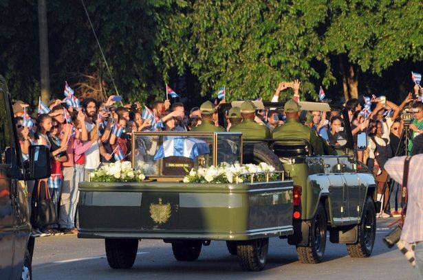 کیوبا کے آنجہانی راہنما فیڈل کاسترو کی آخری رسومات،ہزاروں افراد کی شرکت