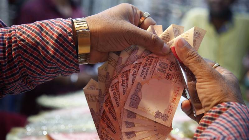 بھارت میں کر نسی بحران،نقد رقم بھی فروخت ہونے لگی