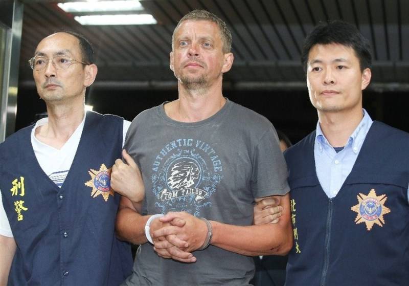 تائیوان: 26 لاکھ ڈالر چرانے والے 3 غیر ملکی جیل پہنچ گئے