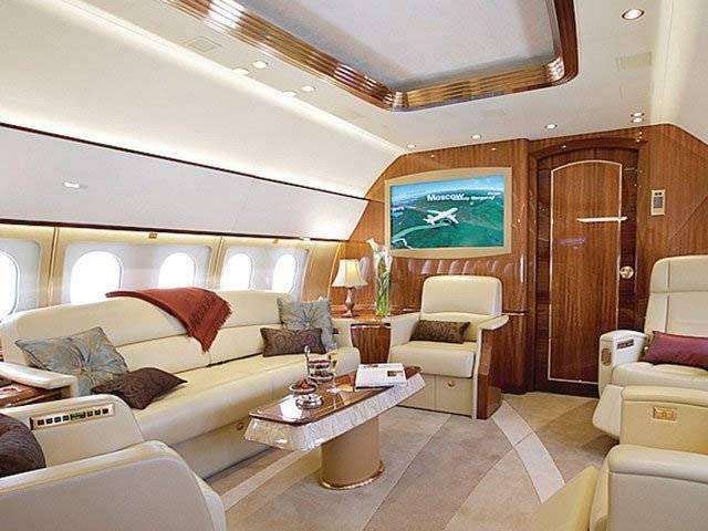  دنیا کے انتہائی امیر افراد کے لیے ایک شاہی انداز کے نجی جیٹ طیارے میں 20 روز میں 20 ممالک کی سیر کا پیکیج پیش کیا گیا 
