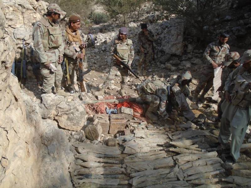 بلوچستان: حساس ادارے اور ایف سی کی کارروائی، بھاری تعداد میں اسلحہ برآمد