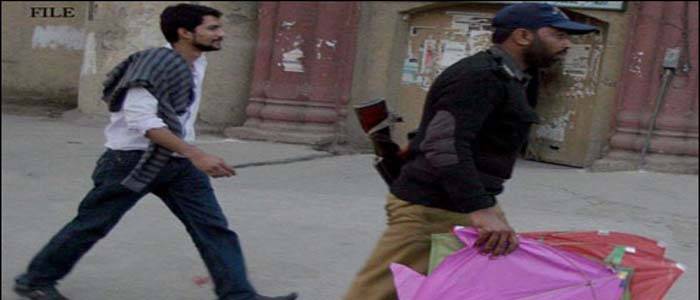 لاہور: پتنگ بازوں نے قانون کی دھجیاں اڑا دیں،85افراد گرفتار