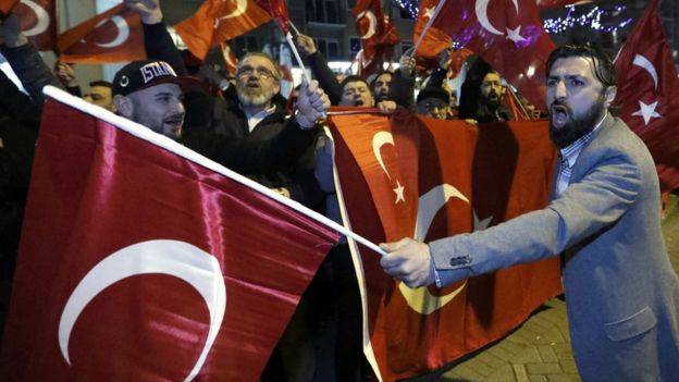  ترک وزیر ہالینڈ سے ملک بدر،ترکی نے ہالینڈ کا سفارت خانہ بند کر دیا