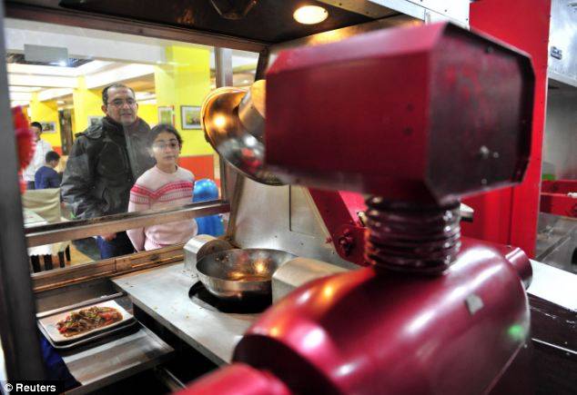 امریکی ریسٹورنٹ میں برگر کھانا بنانے والا انوکھا روبوٹ 