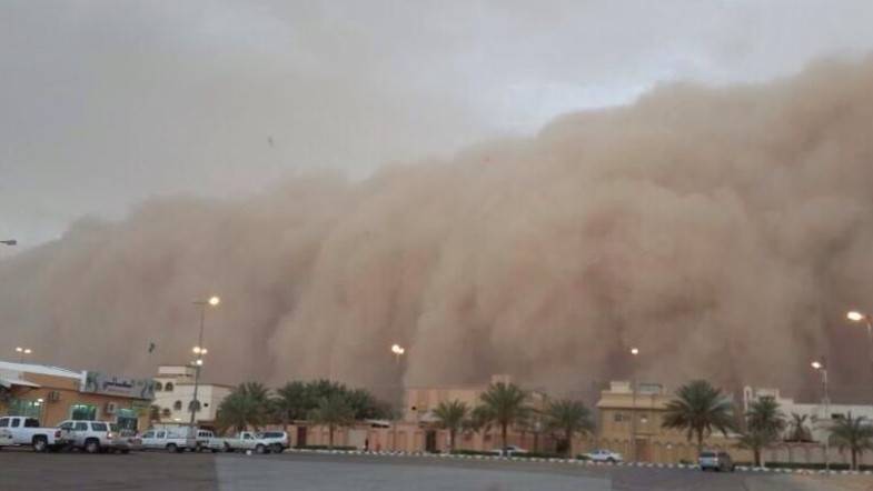 سعودی عرب میں تباہی مچانے کے بعد ریت اور ہواؤں کا طوفان متحدہ امارت پہنچ گیا