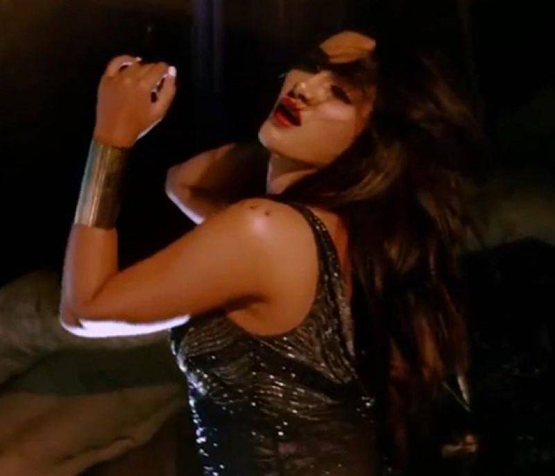  متیراکی فلم ” تم ہی ہو “ کا فحش ترین گانا ریلیز ،سوشل میڈیا صارفین غصے سے آگ بگولا ہوگئے 