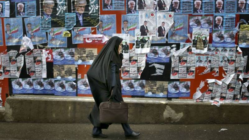 برطانوی حکومت نے ایرانیوں کے گرد گھیرا تنگ کر دیا 