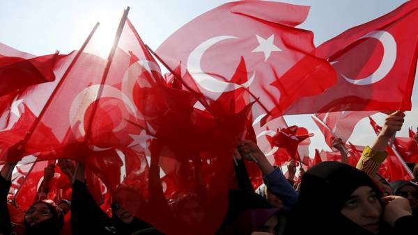 ترکی ،فتح اللہ گولن سے رابطوں کے الزام میں مزید چار ہزار اہلکار برطرف