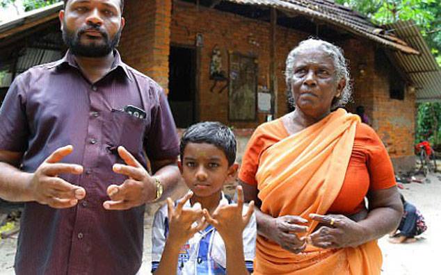 ہماری ہاتھوں کی جڑی ہوئی انگلیاں خدا کی جانب سے سزا ہے: بھارتی خاندان