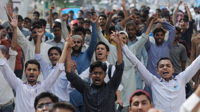 پاکستانی عوام کی اکثریت کرپشن کو ملکی ترقی کی راہ میں بڑی رکاوٹ سمجھتے ہیں،گیلپ سروے