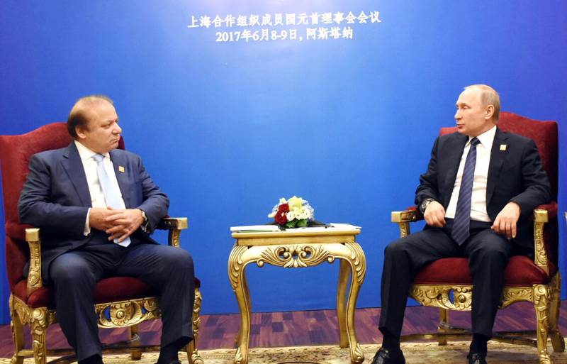 وزیراعظم سے روسی صدر کی ملاقات، دو طرفہ امور پر تبادلہ خیال
