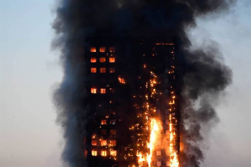 لندن آتشزدگی، سحری کیلئے اٹھے مسلمانوں نے لوگوں کی جانیں بچائیں،برطانوی اخبار