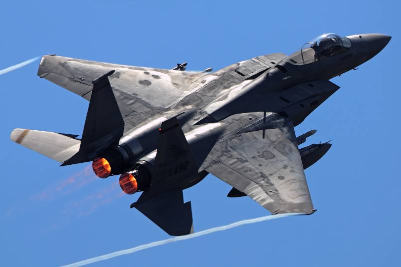 امریکا قطر کو ایف پندرہ طرز کے 36 جنگی طیارے فروخت کرے گا