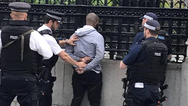 لندن، چاقو بردار شخص پارلیمنٹ میں گھسنے کی کوشش پر گرفتار