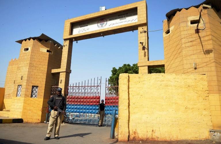 کراچی سینٹرل جیل سے فرارہونے والے دونوں خطرناک ملزمان کے خلاف دہشت گردی کامقدمہ درج 