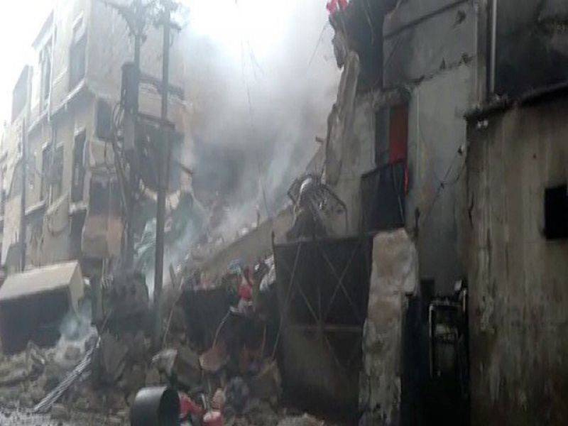 کراچی: پلاسٹک دانہ بنانے والی فیکٹری میں آتشزدگی، عمارت کا ایک حصہ زمین بوس