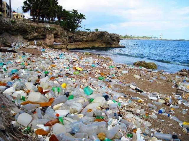 ایشیائی ممالک میں پلاسٹک کی بوتلوں کا خوفناک استعمال