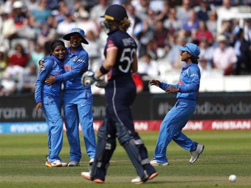 ورلڈ کپ جیتنے کیلئے بھارت کو 229 رنز کا ہدف مل گیا 