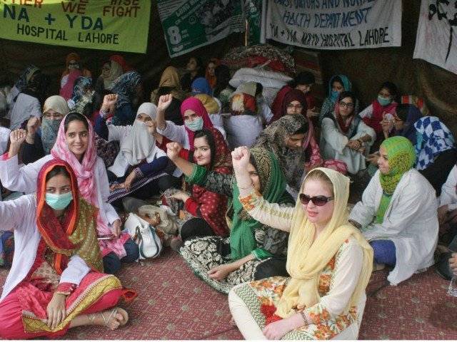 پنجاب میں ینگ ڈاکٹرز کا احتجاج دوسرے روز بھی جاری