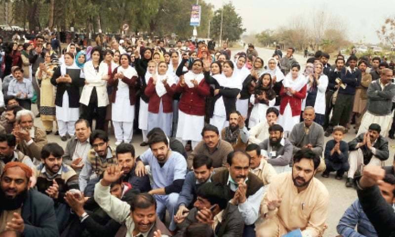 لاہور، فیصل آباد، رحیم یار خان اور ملتان میں ینگ ڈاکٹرز کی ہڑتال