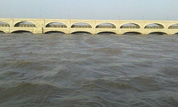 دریائے سندھ میں سکھر اور گڈو بیراج کے مقامات پر درمیانے درجہ کا سیلاب 