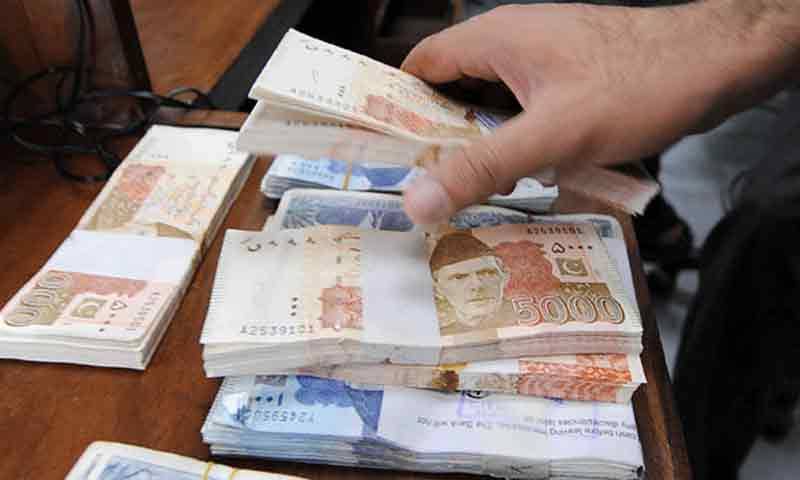 ہر پاکستانی تقریباً 95,000 روپے کا مقروض ہے، وزارتِ خزانہ