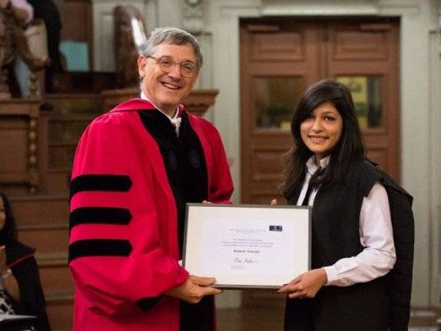 پاکستانی طالبہ نے آکسفورڈ یونیورسٹی کا اعلیٰ ترین ایوارڈ اپنے نام کر لیا