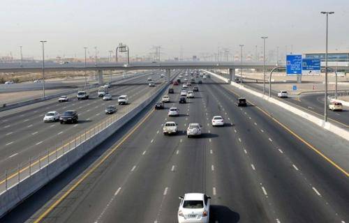 دبئی: شاہراہ شیخ محمد بن زاید اور امارات میں انتہائی رفتار کم کرنے کا فیصلہ