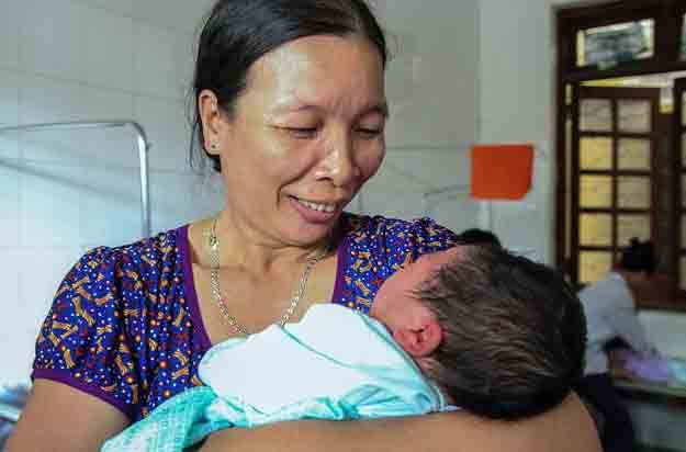 ویتنام میں ایک جوڑے کے ہاں سات کلو وزنی بچے کی پیدائش