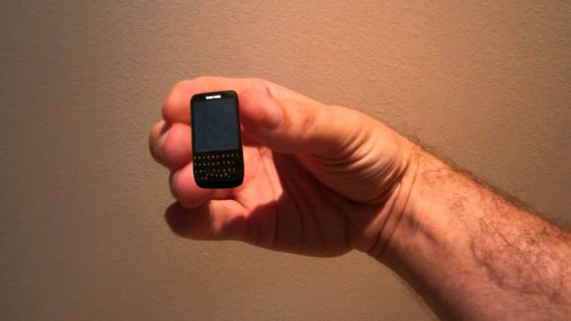 دنیا کا سب سے چھوٹا موبائل فون متعارف کروا دیا گیا