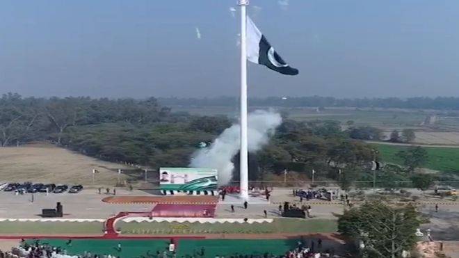 پاکستان نے گنڈا سنگھ بارڈر پر 200 فٹ بلند پرچم لہرا دیا