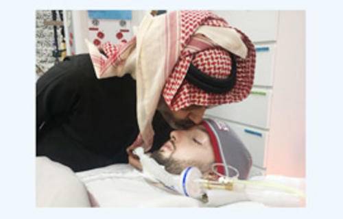 شہزادہ ولید بن طلال رہائی کےبعد سالو ں سے کومہ میں گئے بیٹے کو ملنے پہنچ گئے ،