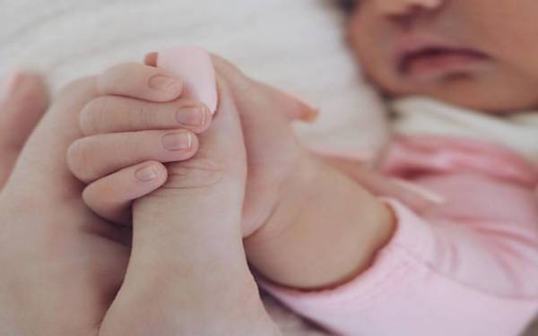 معروف ماڈل کیلی جینر کی نوزائیدہ بیٹی کی تصویر نے دھوم مچا دی 