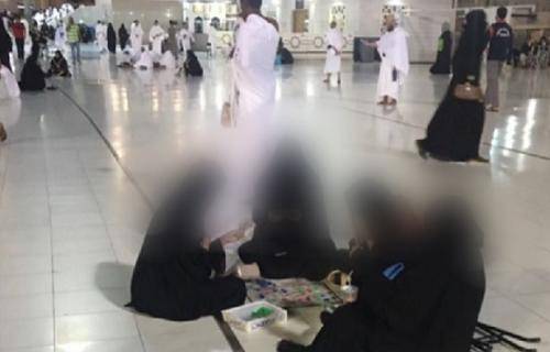 حرم کعبہ کے صحن میں تاش کھیلنے والی سعودی خواتین کو سخت تنبیہ کی گئی، انتظامیہ