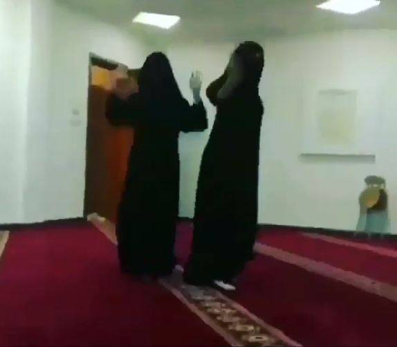 مسجد میں سعودی خواتین کے ڈانس کرنے کی ویڈیو سامنے آگئی