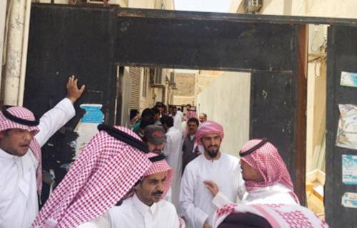 سعودی پولیس نے فلیٹ میں موبائل کی مرمت کرنے والے 36 غیر ملکی شہری گرفتار کر لیے 