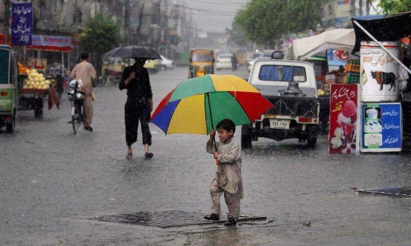 پنجاب کے مختلف شہروں میں بارش سے موسم خوشگوار،سندھ میں گرمی کی لہر برقرار