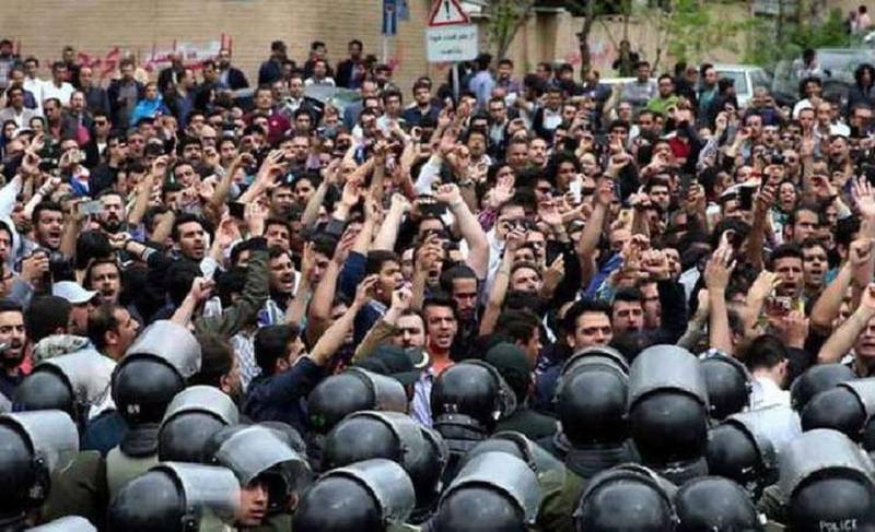 ایران ،حکومت مخالف ٹرک ڈرائیوروں کی ہڑتال تیسرے ہفتے میں داخل، تہران میں بھی مظاہرے شروع 