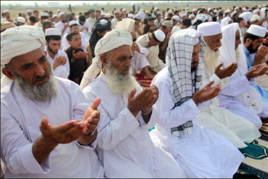  مسجد قاسم علی خان کے اعلان پر خیبر پختونخواہ کے مختلف اضلاع میں آج عید منائی جارہی ہے