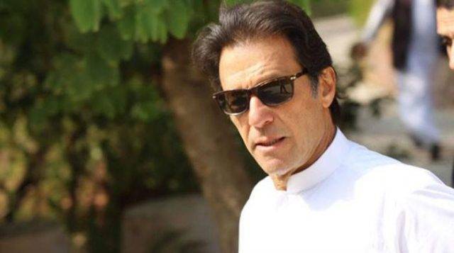 آزاد الیکشن نہ لڑنے کا حلف نامہ لینے پر الیکشن کمیشن نے عمران خان سے جواب طلب کرلیا