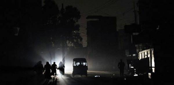 کراچی میں بجلی کا بڑا بریک ڈاؤن، متعدد علاقے اندھیرے میں ڈوب گئے
