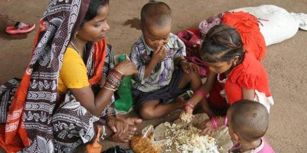 بھارت میں 1 ارب سے زائد لوگ غربت کا شکار ہیں، رپورٹ