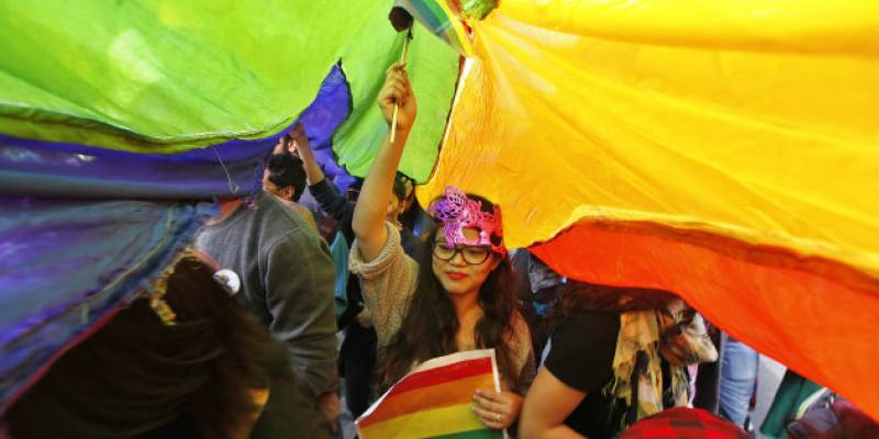 ہم جنس پرستی کو قانونی قرار دینے کے بعد بھارتی اداکار اور اداکارائیں بھی میدان میں آ گئیں 
