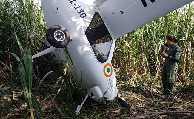 بھارتی ایئرفورس کا جہاز تربیتی پرواز کے دوران گرگیا،پائلٹ محفوظ رہے