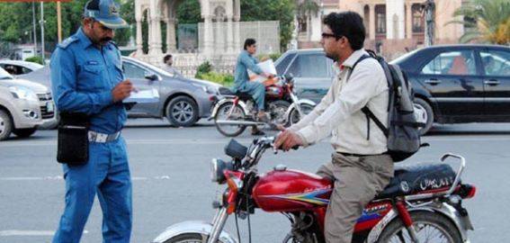 لاہور میں ایک لاکھ 71 ہزار بغیر ہیلمٹ موٹر سائیکل سواروں کو جرمانے کئے گئے 