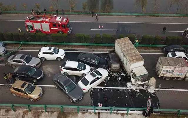 چین میں ٹرک اور گاڑیوں کے تصادم میں 14 افراد ہلاک
